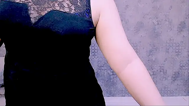 Snapshot of Djullia chatting on 02.14.25 Djullia online show from 02.14.25