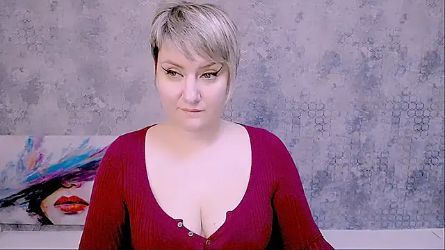 Snapshot of Djullia chatting on 02.15.25 Djullia online show from 02.15.25