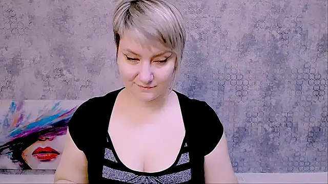 Snapshot of Djullia chatting on 02.16.25 Djullia online show from 02.16.25