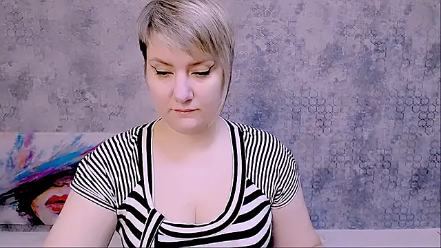 Snapshot of Djullia chatting on 02.17.25 Djullia online show from 02.17.25