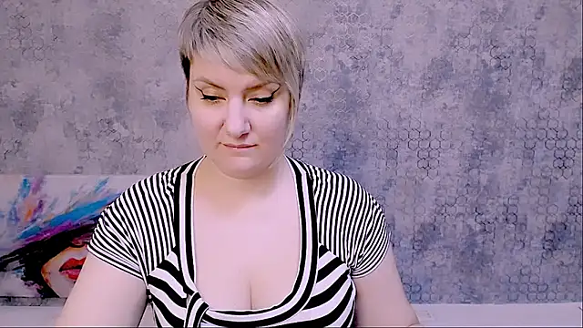 Snapshot of Djullia chatting on 02.17.25 Djullia online show from 02.17.25