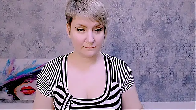 Snapshot of Djullia chatting on 02.17.25 Djullia online show from 02.17.25