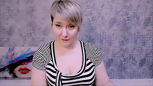 Snapshot of Djullia chatting on 02.17.25 Djullia online show from 02.17.25