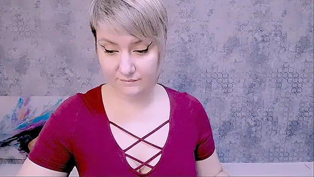 Snapshot of Djullia chatting on 02.19.25 Djullia online show from 02.19.25