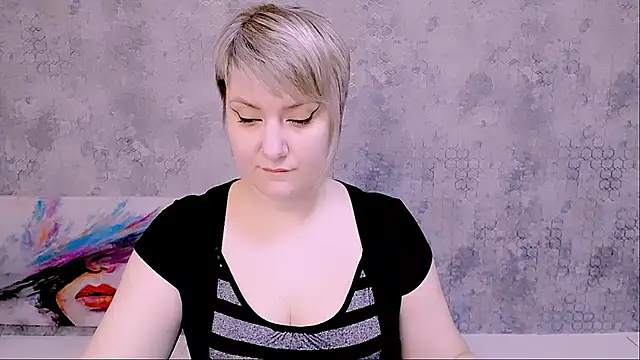 Snapshot of Djullia chatting on 02.22.25 Djullia online show from 02.22.25