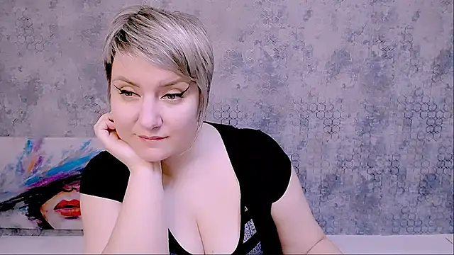 Snapshot of Djullia chatting on 02.22.25 Djullia online show from 02.22.25