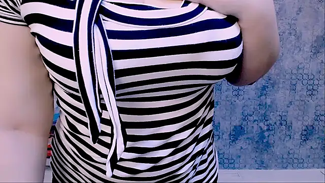 Snapshot of Djullia chatting on 02.23.25 Djullia online show from 02.23.25