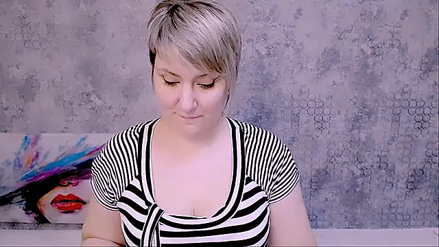 Snapshot of Djullia chatting on 02.23.25 Djullia online show from 02.23.25