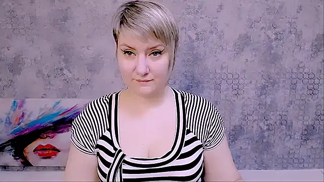 Snapshot of Djullia chatting on 02.28.25 Djullia online show from 02.28.25