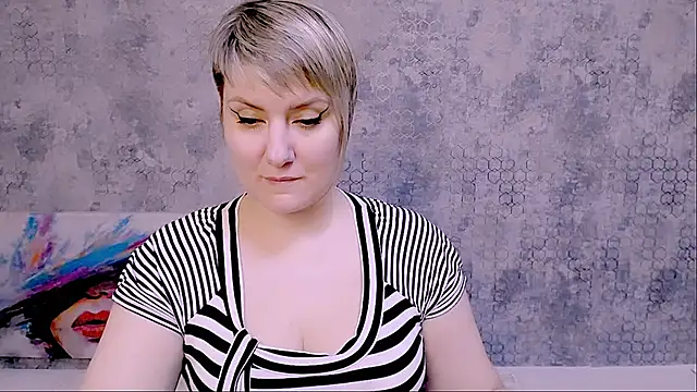 Snapshot of Djullia chatting on 02.28.25 Djullia online show from 02.28.25