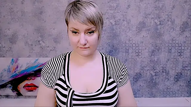 Snapshot of Djullia chatting on 02.28.25 Djullia online show from 02.28.25