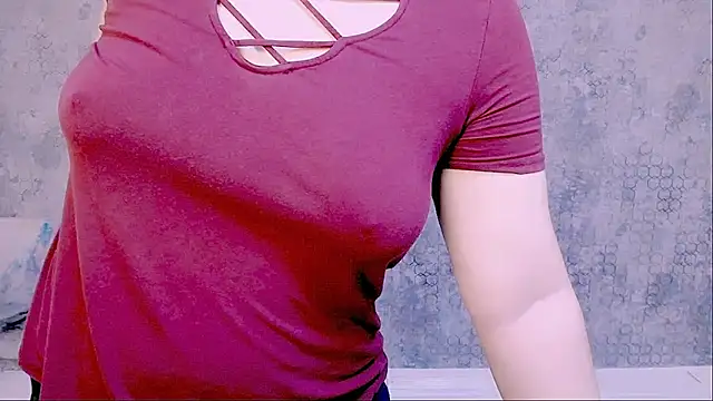 Snapshot of Djullia chatting on 03.08.25 Djullia online show from 03.08.25