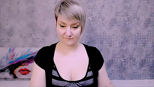 Snapshot of Djullia chatting on 03.09.25 Djullia online show from 03.09.25