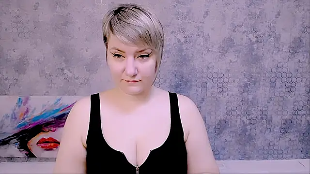 Snapshot of Djullia chatting on 03.10.25 Djullia online show from 03.10.25