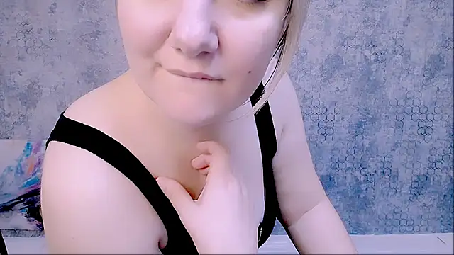 Snapshot of Djullia chatting on 03.10.25 Djullia online show from 03.10.25