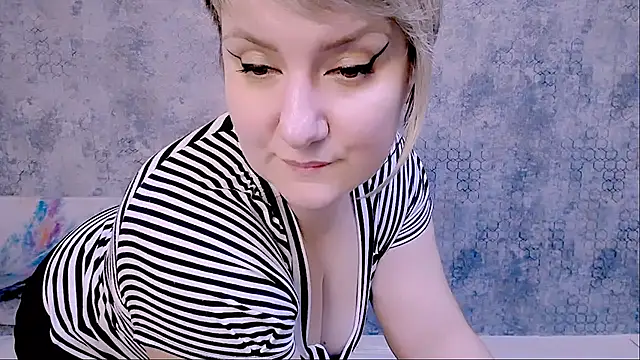 Snapshot of Djullia chatting on 03.15.25 Djullia online show from 03.15.25