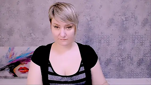 Snapshot of Djullia chatting on 03.17.25 Djullia online show from 03.17.25