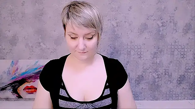 Snapshot of Djullia chatting on 03.17.25 Djullia online show from 03.17.25