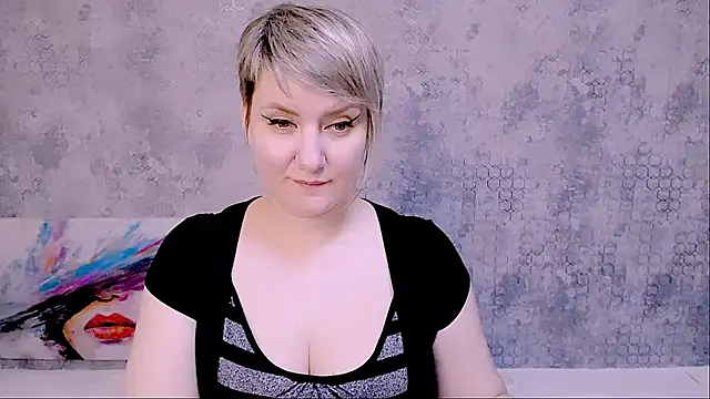 Snapshot of Djullia chatting on 03.17.25 Djullia online show from 03.17.25