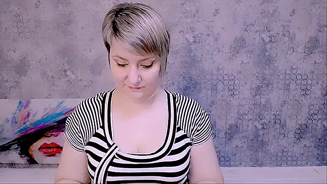 Snapshot of Djullia chatting on 03.22.25 Djullia online show from 03.22.25