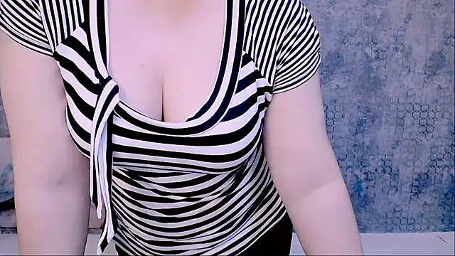 Snapshot of Djullia chatting on 03.22.25 Djullia online show from 03.22.25