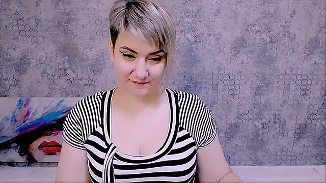 Snapshot of Djullia chatting on 09.12.25 Djullia online show from 09.12.25