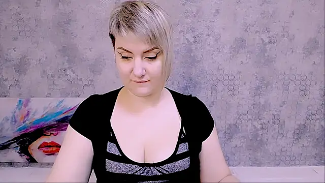 Snapshot of Djullia chatting on 09.13.25 Djullia online show from 09.13.25