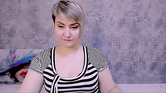 Snapshot of Djullia chatting on 09.25.25 Djullia online show from 09.25.25