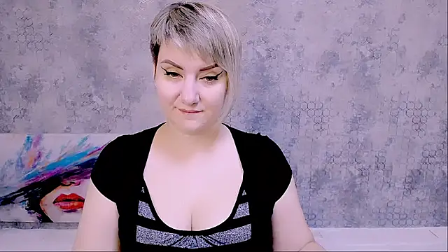 Snapshot of Djullia chatting on 09.27.25 Djullia online show from 09.27.25