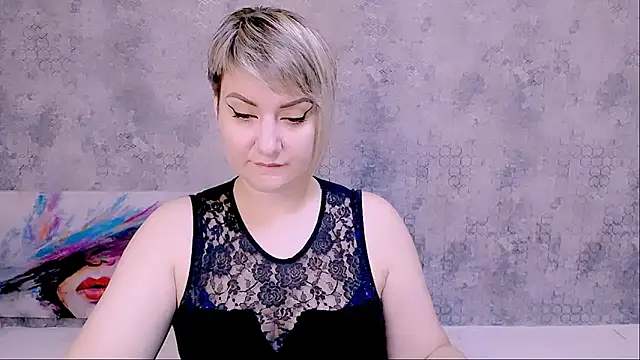 Snapshot of Djullia chatting on 09.29.25 Djullia online show from 09.29.25