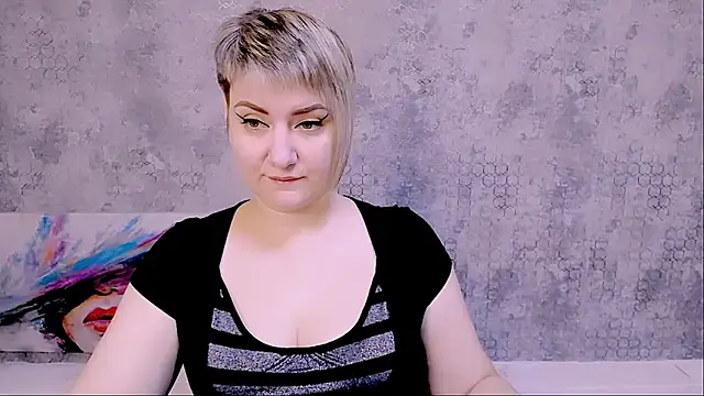 Snapshot of Djullia chatting on 10.03.25 Djullia online show from 10.03.25