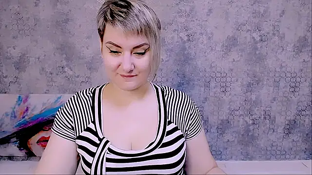 Snapshot of Djullia chatting on 10.09.25 Djullia online show from 10.09.25