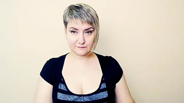 Snapshot of Djullia chatting on 10.10.25 Djullia online show from 10.10.25