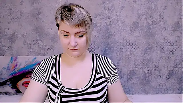 Snapshot of Djullia chatting on 10.13.25 Djullia online show from 10.13.25