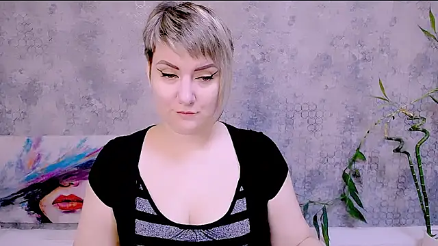 Snapshot of Djullia chatting on 10.26.25 Djullia online show from 10.26.25