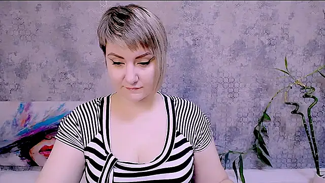 Snapshot of Djullia chatting on 10.30.25 Djullia online show from 10.30.25