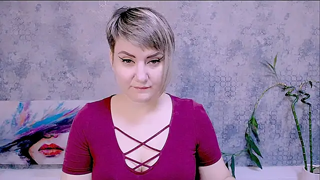 Snapshot of Djullia chatting on 11.15.25 Djullia online show from 11.15.25