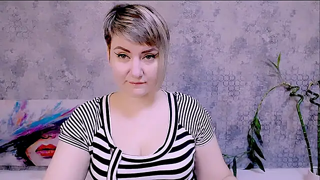 Snapshot of Djullia chatting on 11.16.25 Djullia online show from 11.16.25