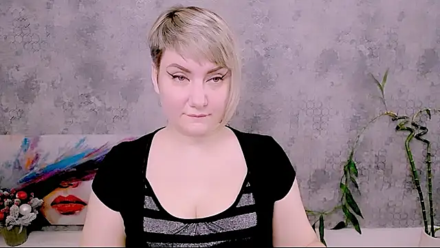 Snapshot of Djullia chatting on 12.16.25 Djullia online show from 12.16.25