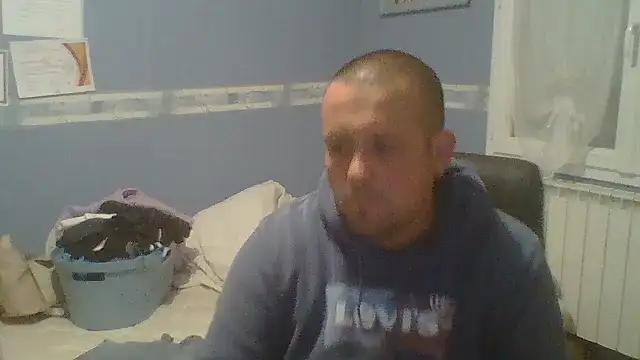 manubm03 online show from 10.14.25