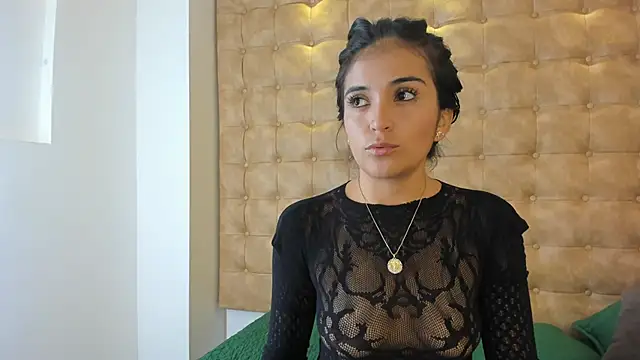 Snapshot of violet_giraldo chatting on 05.29.26 violet giraldo online show from 05.29.26