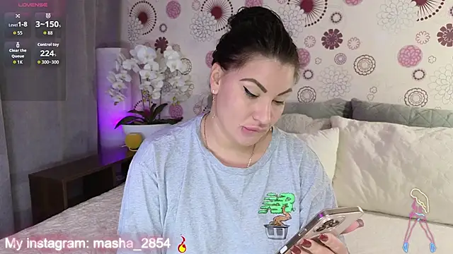 Snapshot of Madelynn chatting on 11.09.25 Madelynn online show from 11.09.25