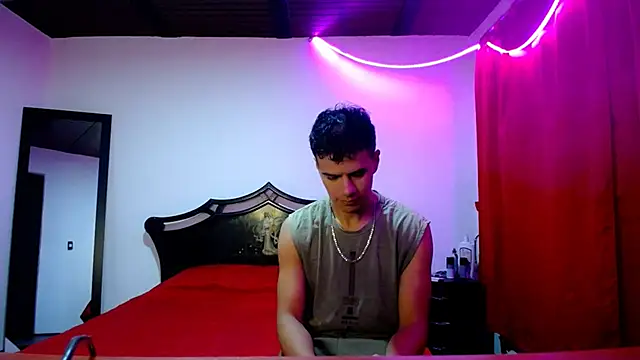 Snapshot of Deiby_casas chatting on 02.14.25 Deiby casas online show from 02.14.25