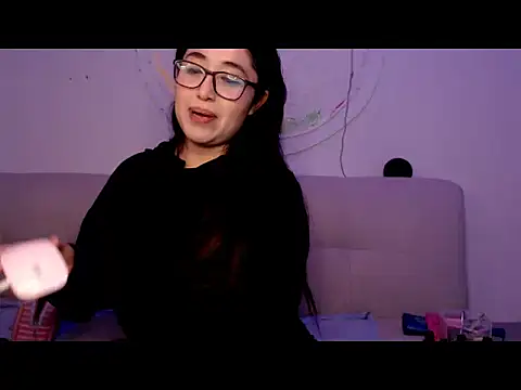 Snapshot of YummymeowW chatting on 01.13.26 YummymeowW online show from 01.13.26