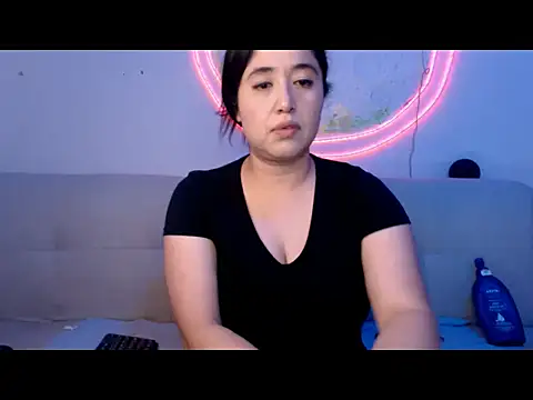 Snapshot of YummymeowW chatting on 01.19.26 YummymeowW online show from 01.19.26