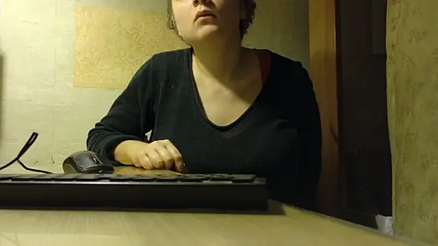 Snapshot of FrumCake chatting on 12.01.25 FrumCake online show from 12.01.25