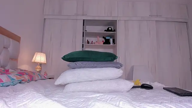 mia hank online show from 01.24.25