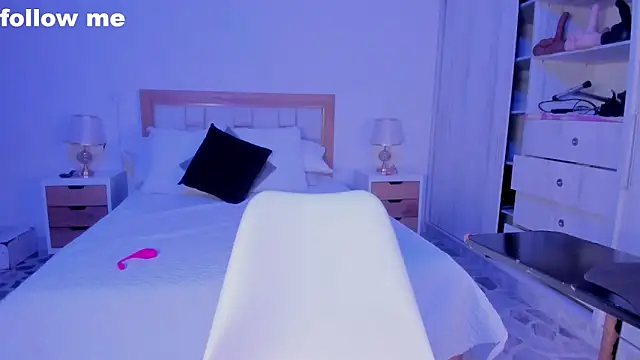 mia hank online show from 02.13.25