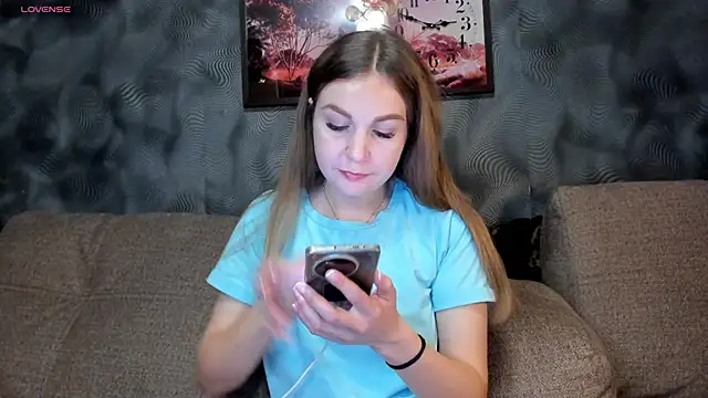 Snapshot of CassieMils chatting on 11.05.25 CassieMils online show from 11.05.25