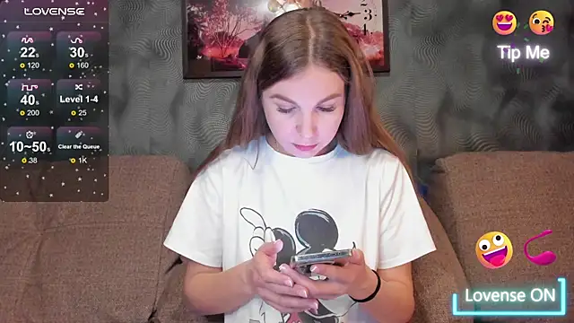 Snapshot of CassieMils chatting on 11.26.25 CassieMils online show from 11.26.25